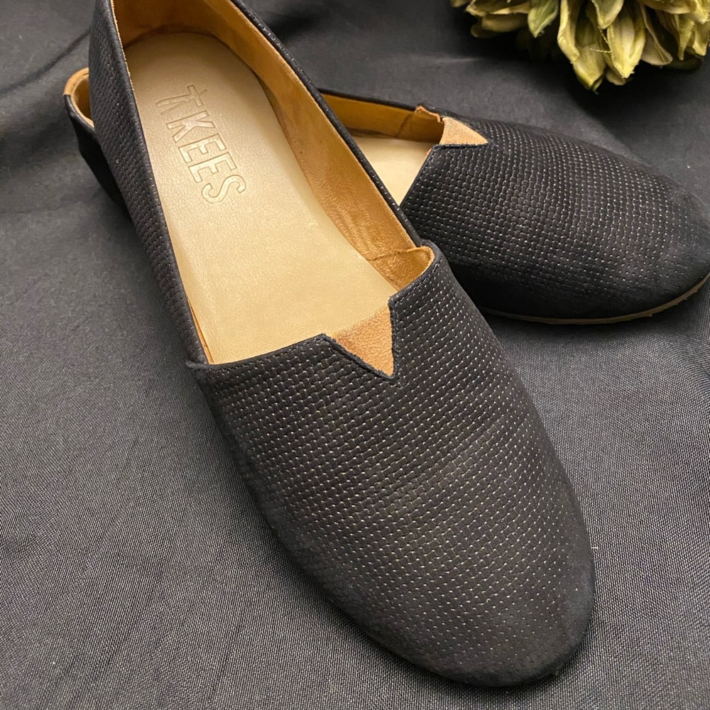 TKEES-Black Slip On Shoes-Size:9‎